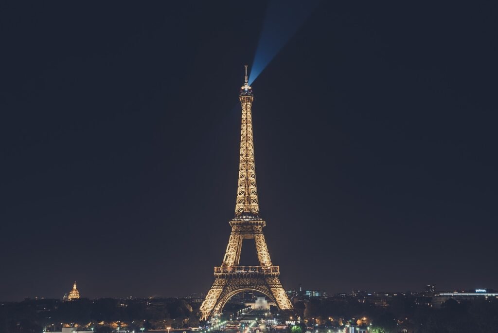 Torre Eiffel de Noite, Paris, França