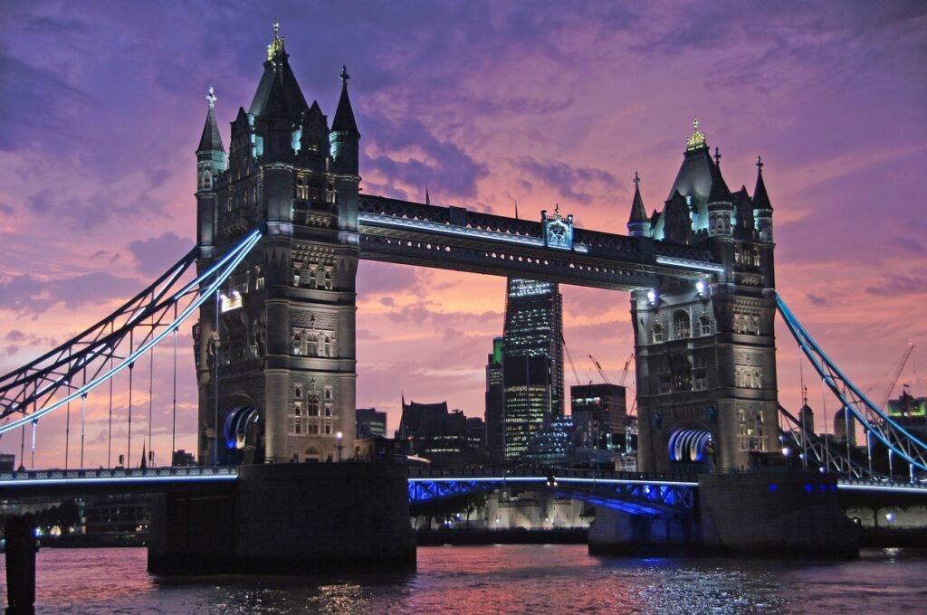 tower bridge, nature wallpaper, bridge-441853.jpg